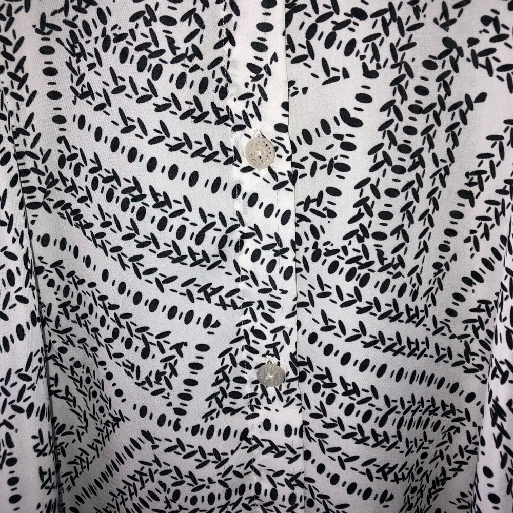 Cabi White Black Pattern Blouse Split Button 3255… - image 8